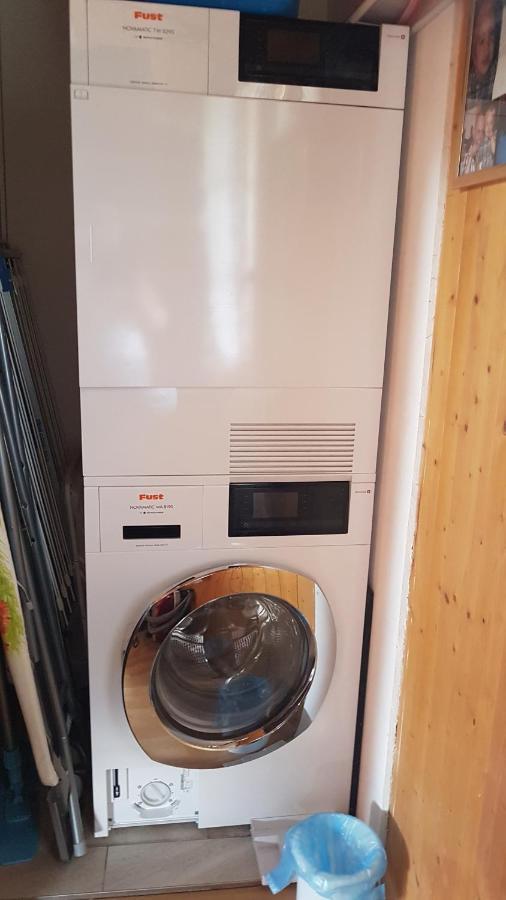 Traumhaftes Chalet mit Seesicht Krattigen Exterior foto