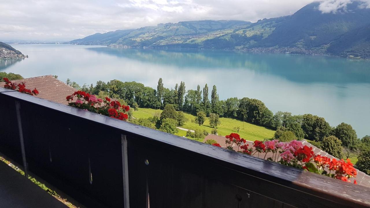Traumhaftes Chalet mit Seesicht Krattigen Exterior foto