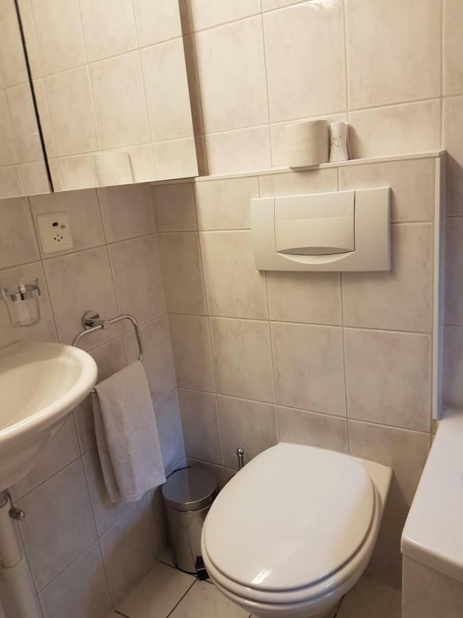 Traumhaftes Chalet mit Seesicht Krattigen Exterior foto