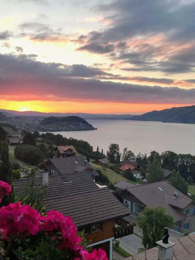 Traumhaftes Chalet mit Seesicht Krattigen Exterior foto